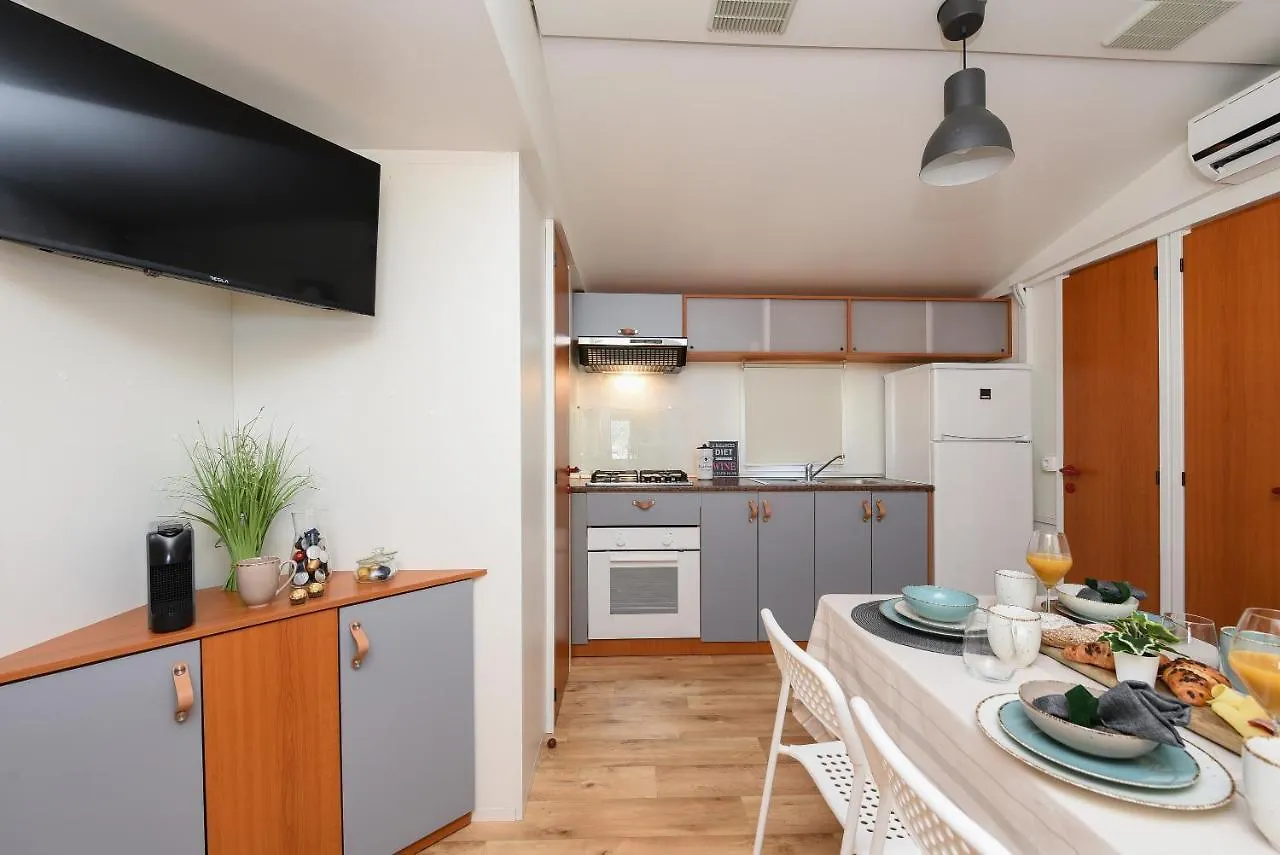 Mia Mobile Home With Jacuzzi Ždrelac 0*,
