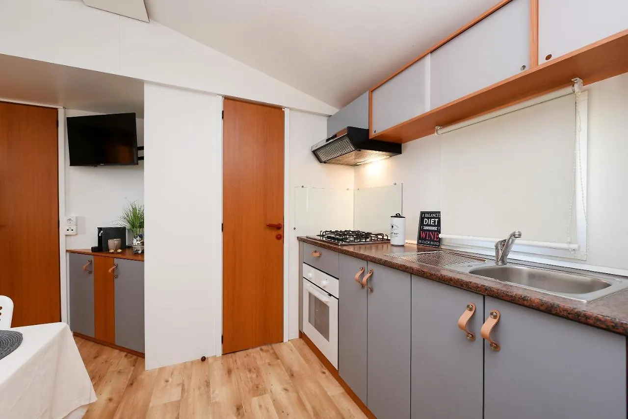 Mia Mobile Home With Jacuzzi Zdrelac