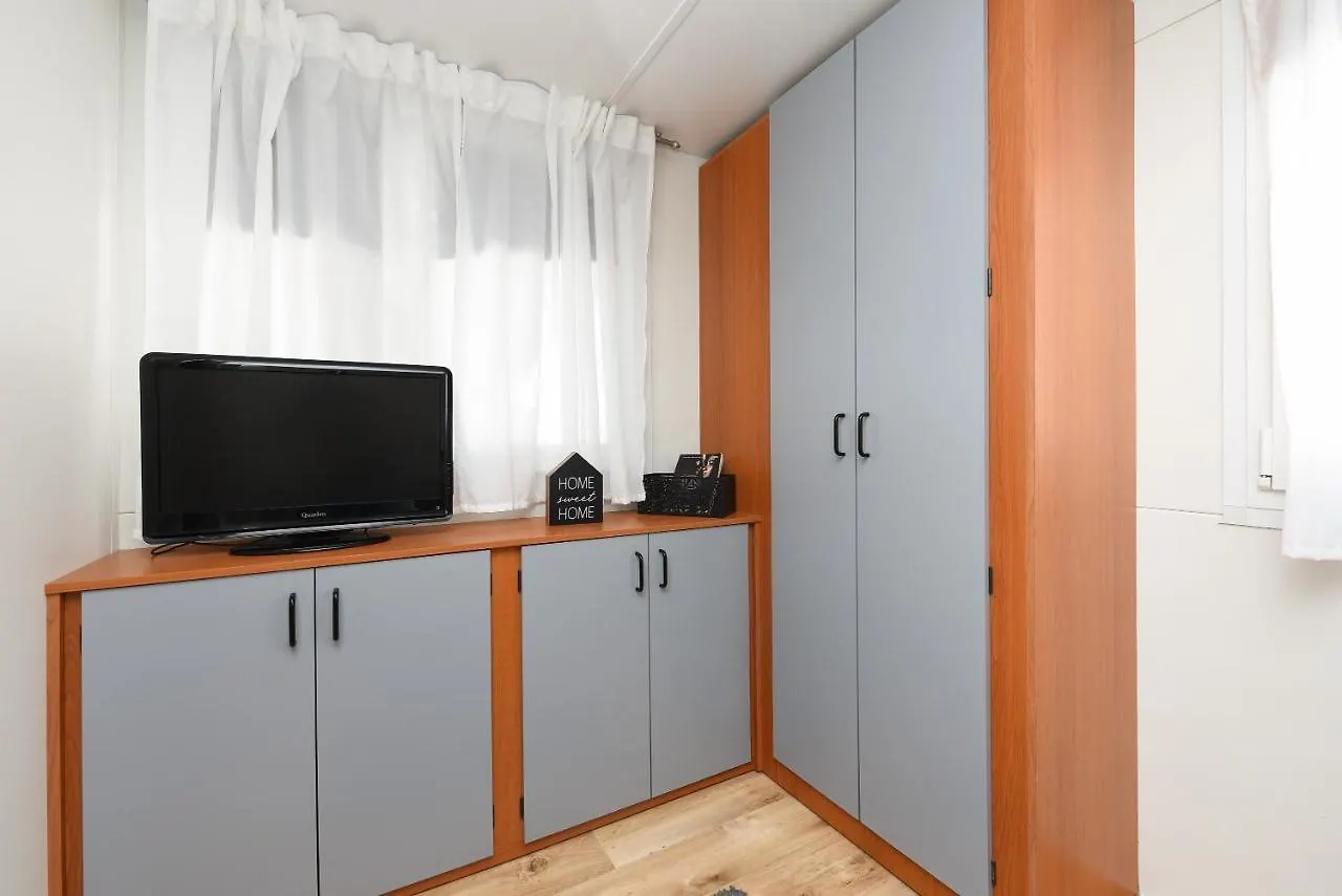 Holiday home Mia Mobile Home With Jacuzzi Zdrelac
