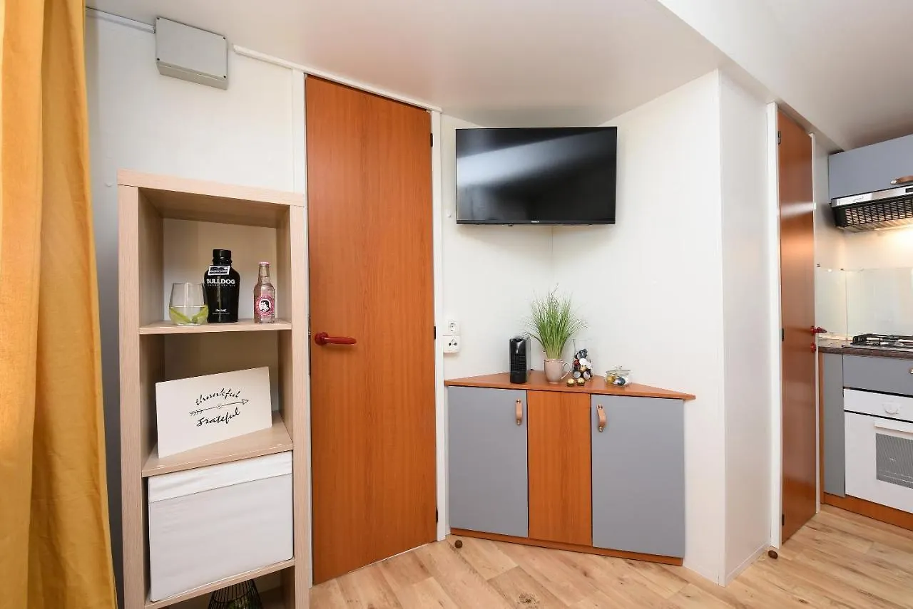 Holiday home Mia Mobile Home With Jacuzzi Zdrelac